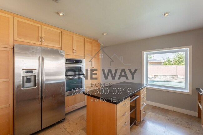 Building Photo - 1325 W Lobo Ave
