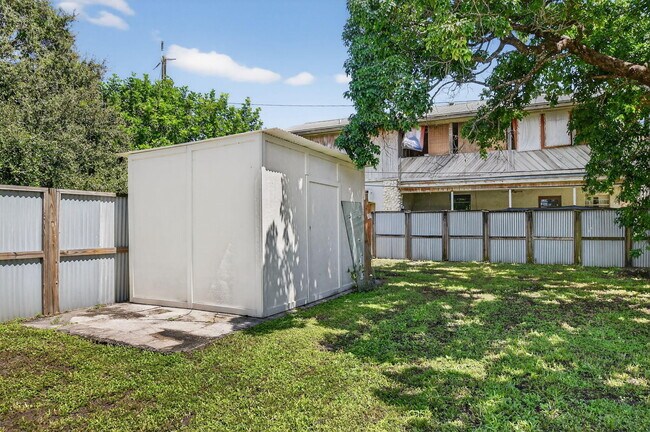 Building Photo - 3532 Coconut Rd