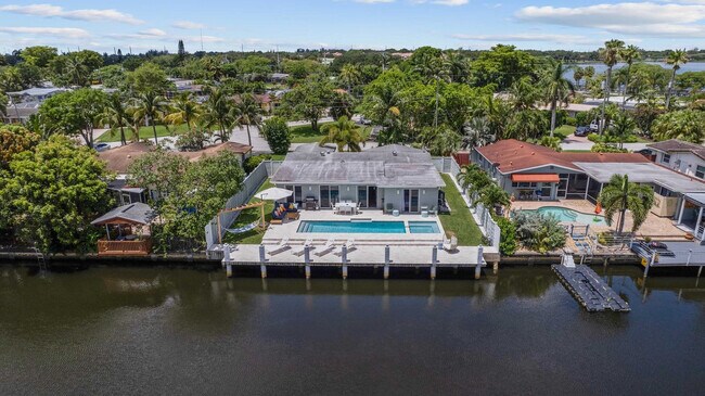 Building Photo - 2001 NW 36th St