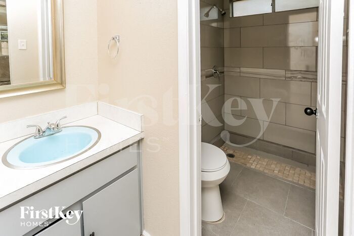 Building Photo - 7355 Greenacres Dr