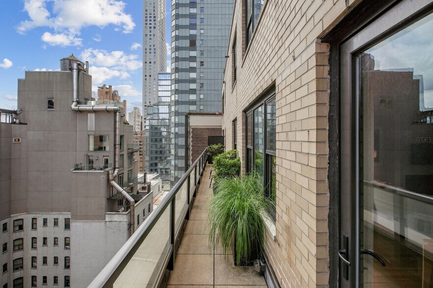 Building Photo - 315 W 57th St
