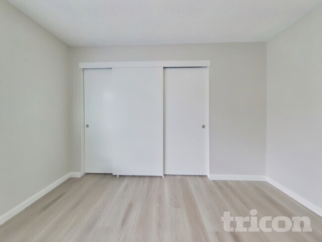 Building Photo - 9411 Aizenberg Cir