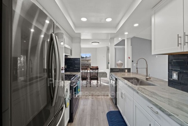 Building Photo - 2035 Lakeridge Cir