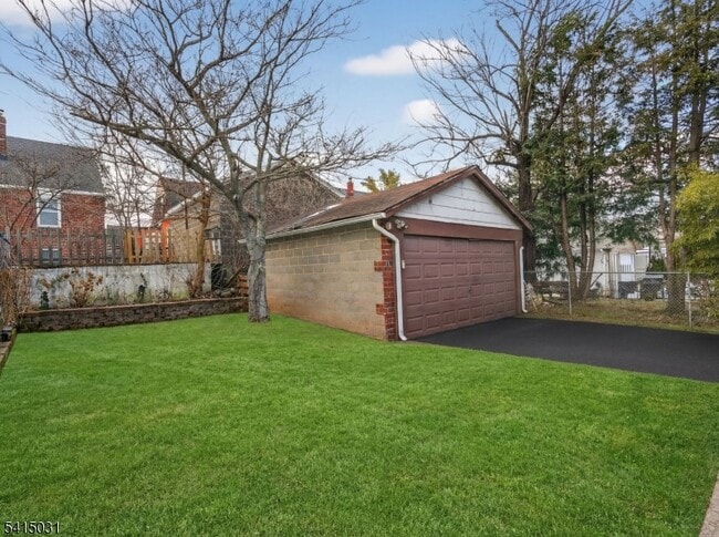 Building Photo - 2096 Lentz Ave