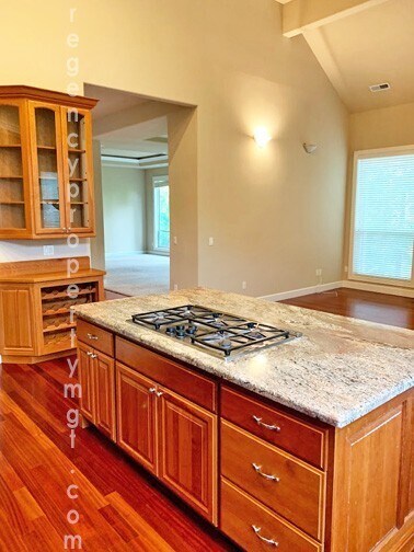 Building Photo - Entertainers dream! Spacious 4 bedroom hom...