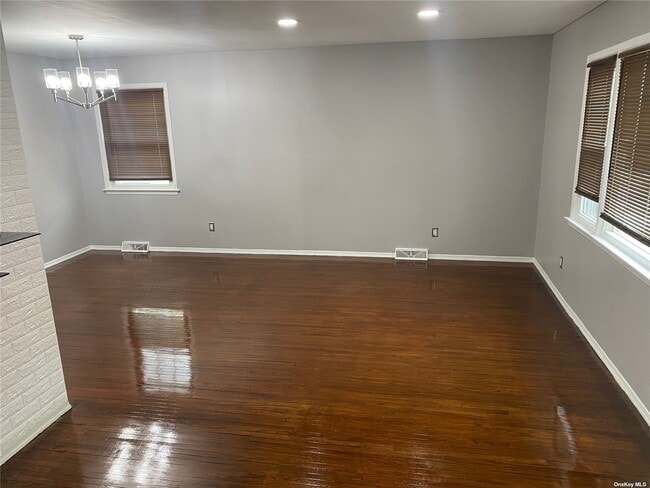 Building Photo - 67 Bay Terrace