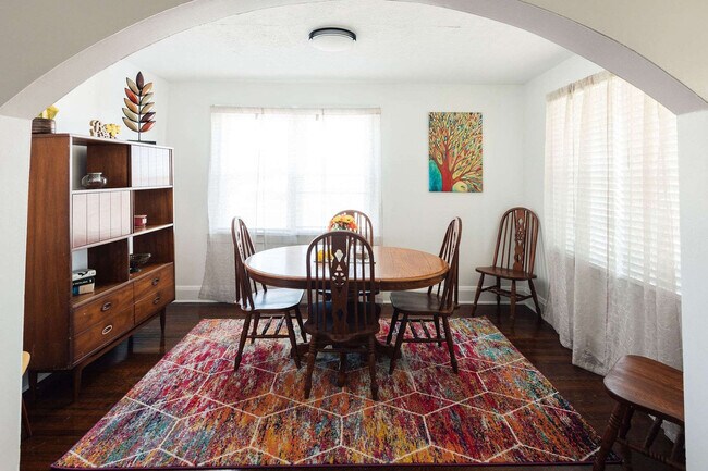 Building Photo - 145 Midway St