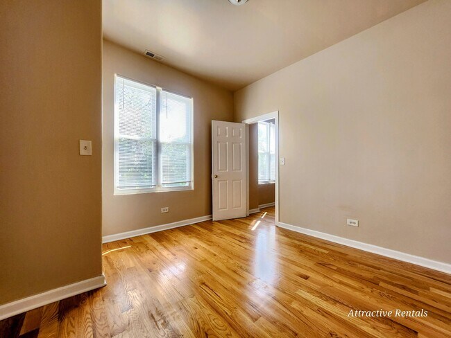 Building Photo - 1022 W 64th St