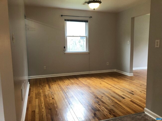 Building Photo - 206 Greentree Park