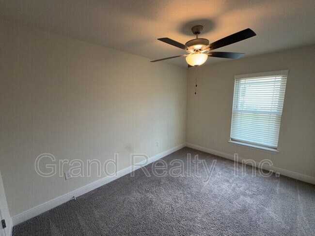 Building Photo - 4393 Village Oak Ln