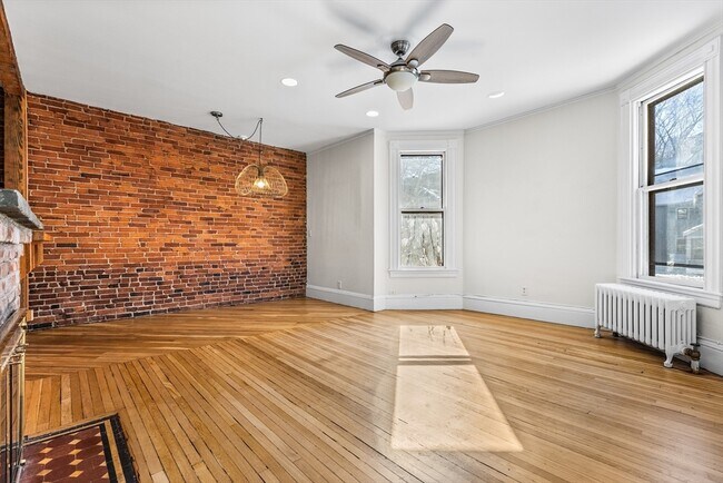 Building Photo - 5 Fairbanks St