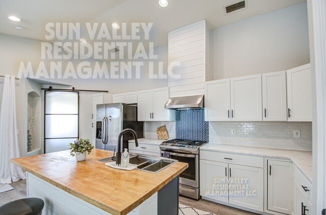 Building Photo - 17526 W Coyote Trail Dr