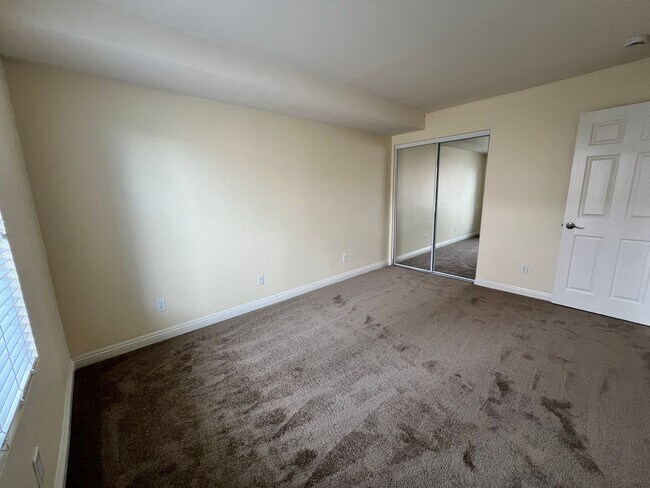 Building Photo - Beautiful Condo For Rent Near in Linda Vista