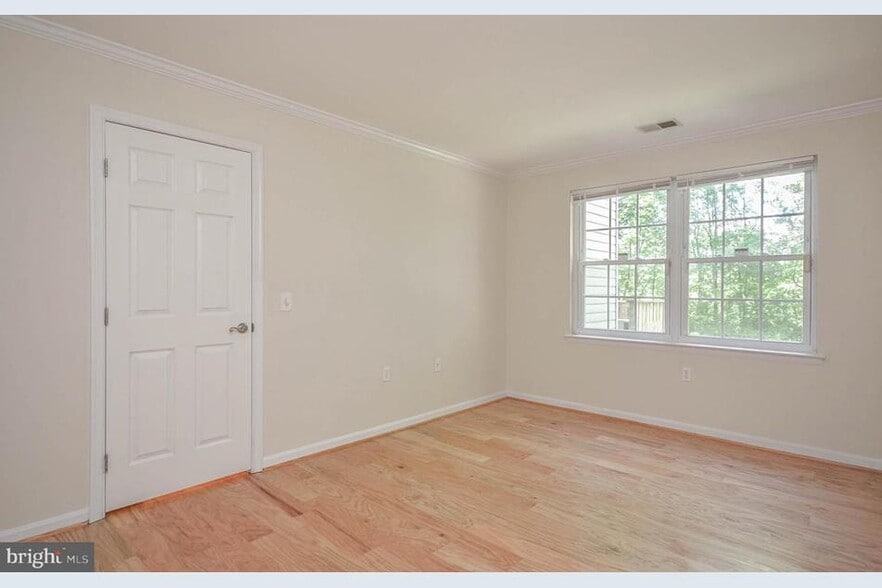 Building Photo - 18300 Streamside Dr