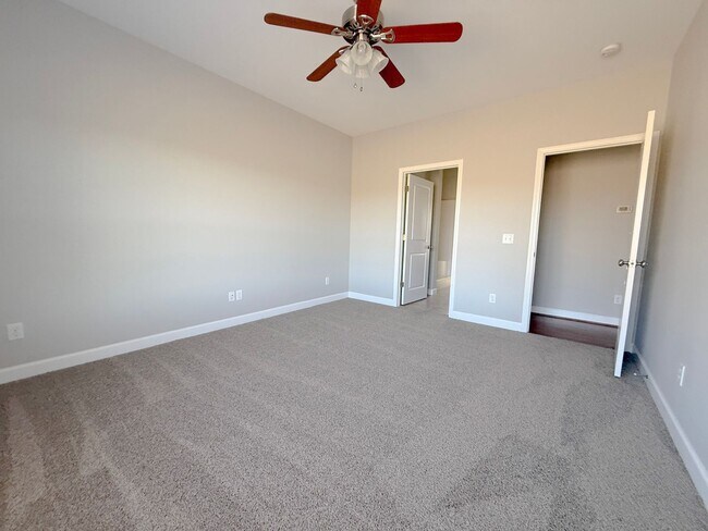 Building Photo - Spacious 4-Bedroom Home with Large Yard and Dual Garages in Cookeville