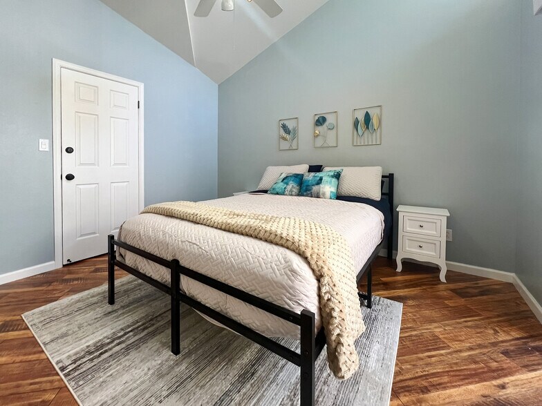 Building Photo - 10301 N 70th St