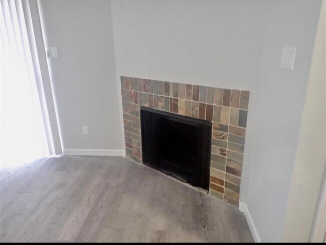 Building Photo - 11201 Lynbrook Dr