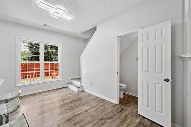 Building Photo - 1636 Heyford Cir NW