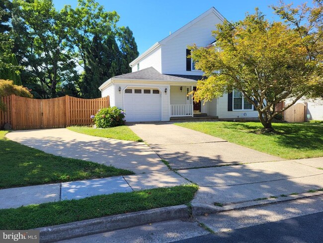 Building Photo - 805 Cattail Ln NE