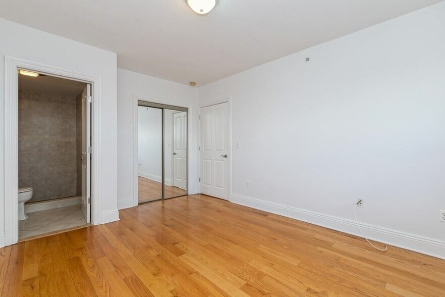 Building Photo - 809-815 22nd St Unit# 606