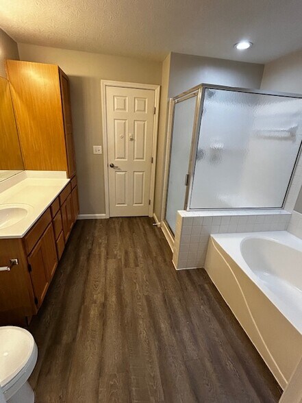 Building Photo - 7545 Mansion Cir