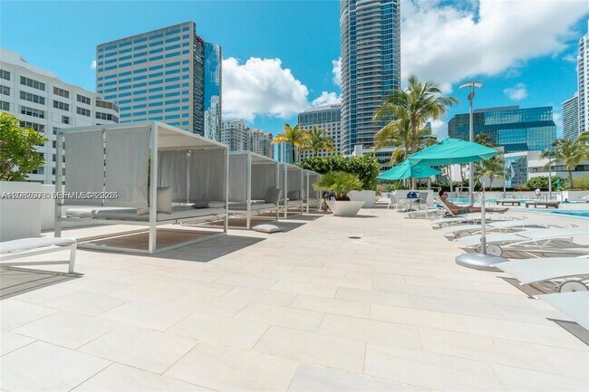 Building Photo - 950 Brickell Bay Dr