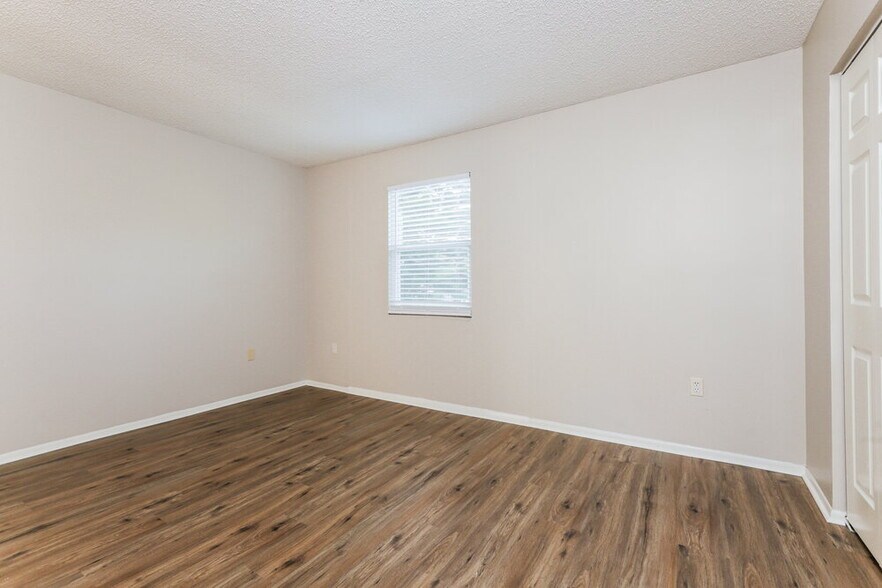 Building Photo - 856 Buttercup Dr