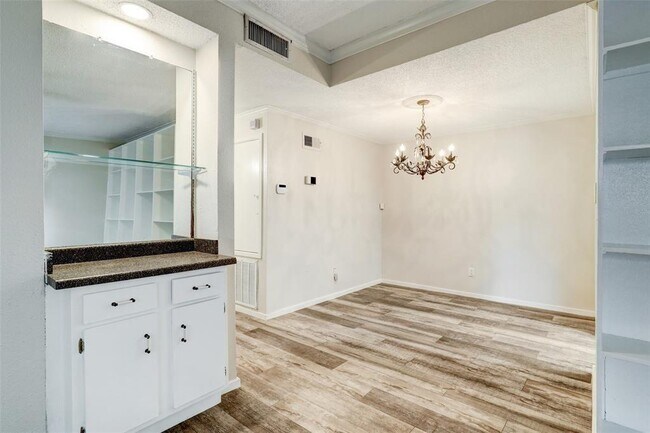 Building Photo - 1100 Augusta Dr