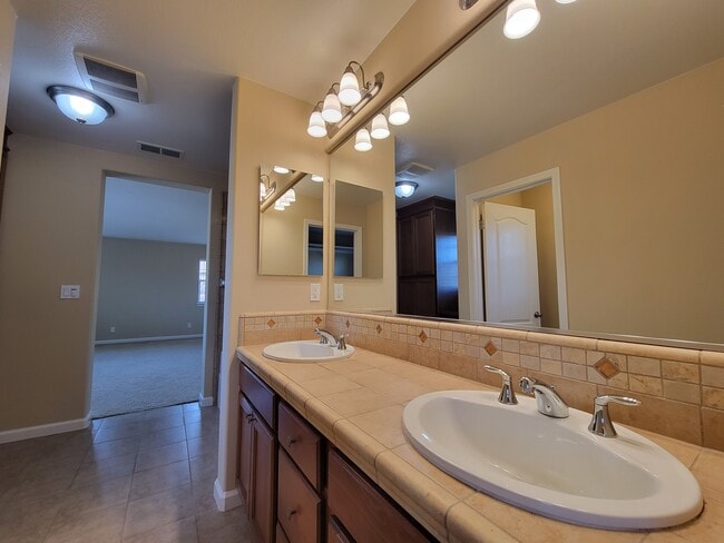 Building Photo - 2388 Vera Dr