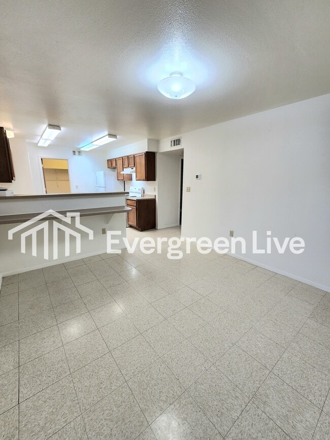 Building Photo - 213 Raven Dr