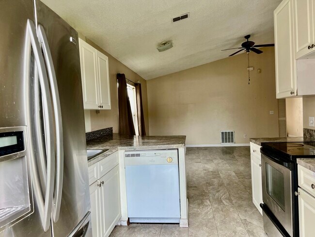 Building Photo - 7833 Chediston Cir