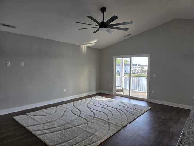 Building Photo - 1048 Meadowoods Dr