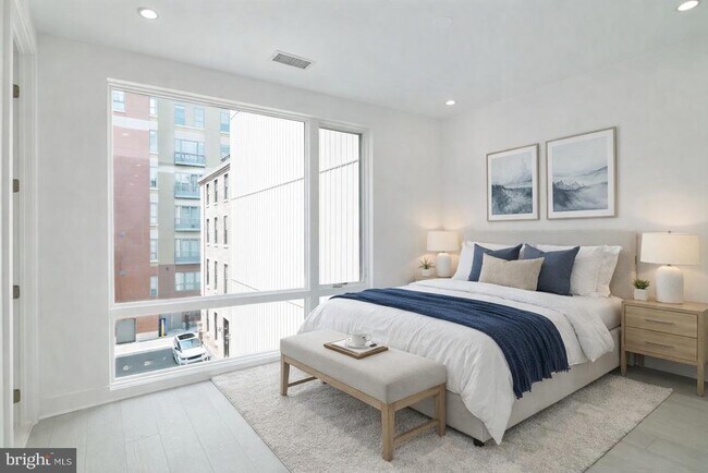 Building Photo - 142 S Front St