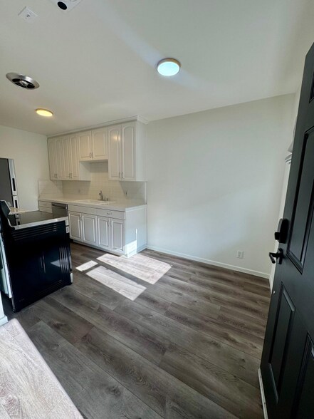 Building Photo - 1134 9th St