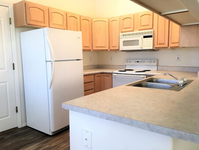 Building Photo - 7020 E Pueblo Ave