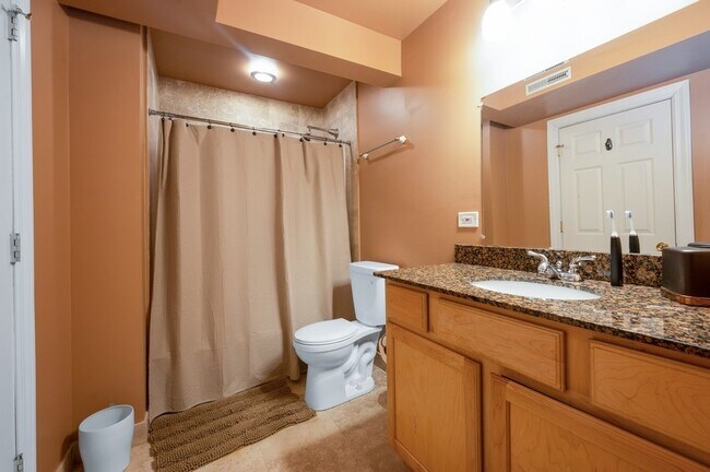 Building Photo - 1104 E 46th St