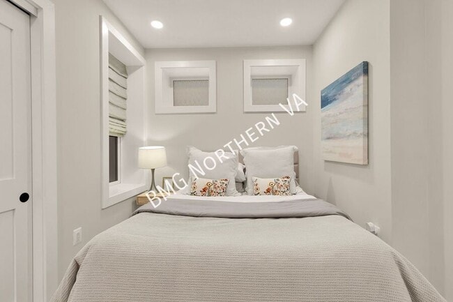 Building Photo - 2829 13th St NW