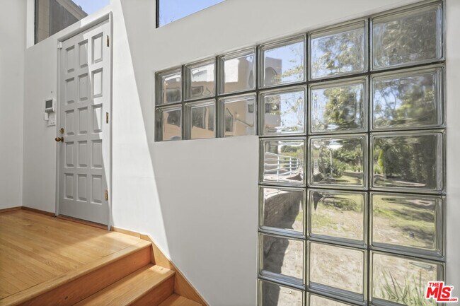 Building Photo - 28828 Selfridge Dr