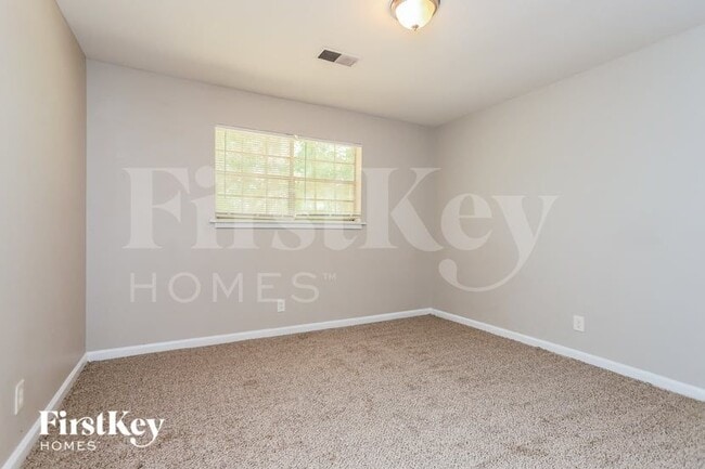 Building Photo - 6580 Short Rd