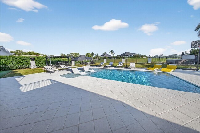 Building Photo - 4312 NE 22nd Ave