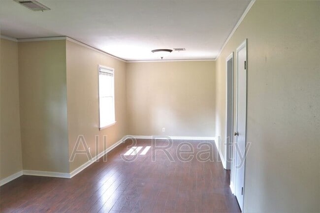 Building Photo - 919 Green Ridge Rd