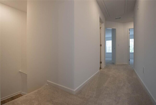 Building Photo - 2425 Livi Ln