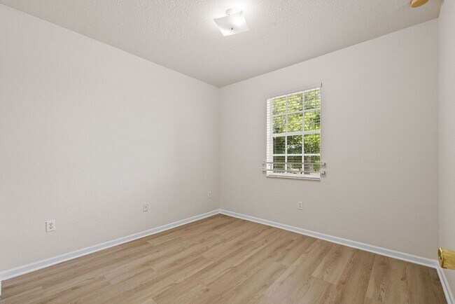 Building Photo - 8401 SW 25th Ct