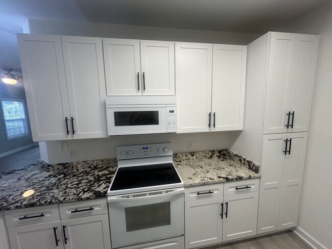 Building Photo - 129 Ashley Park Dr