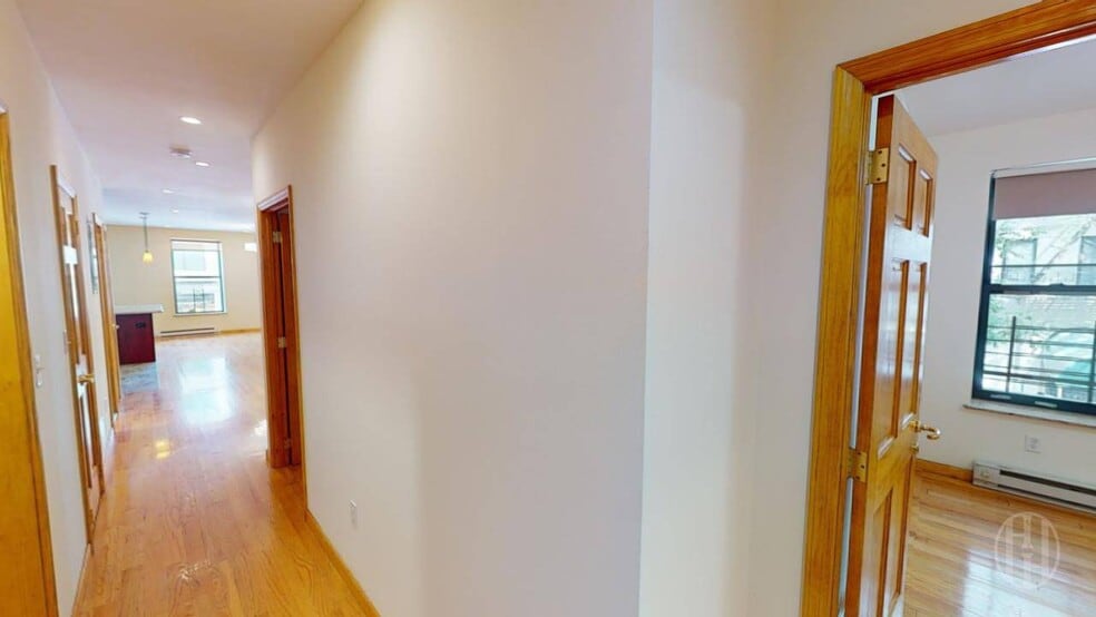 Building Photo - 400 E 78th St