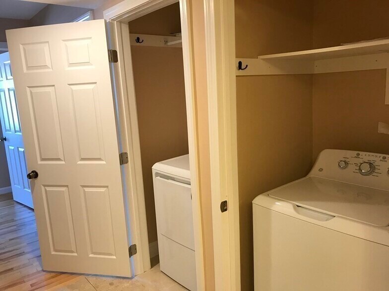 Building Photo - 276 Chestnut Hill Ave