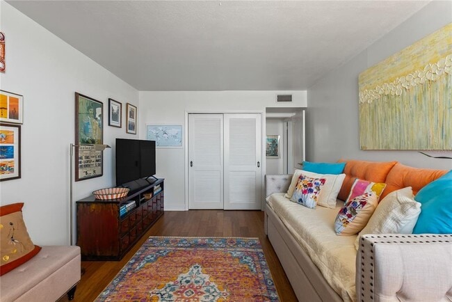 Building Photo - 644 Island Way