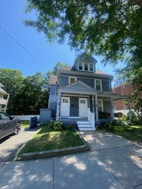 Building Photo - 42 Hollis St