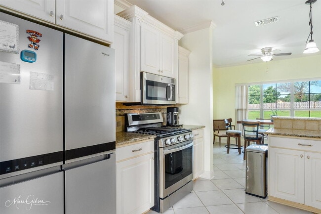 Building Photo - "Charming 4-Bedroom Gem with Spacious 2091...