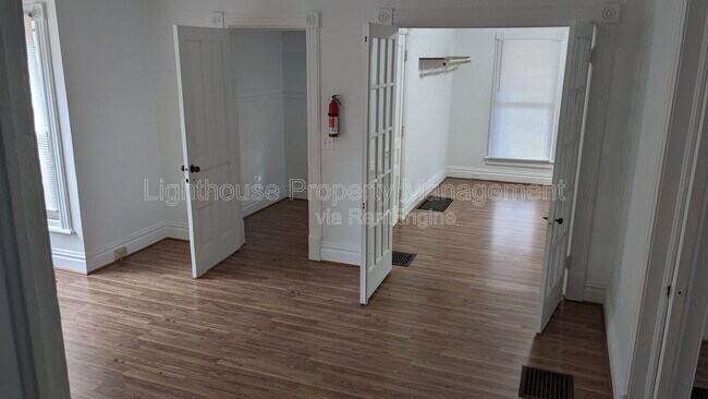 Building Photo - 511 Locust St